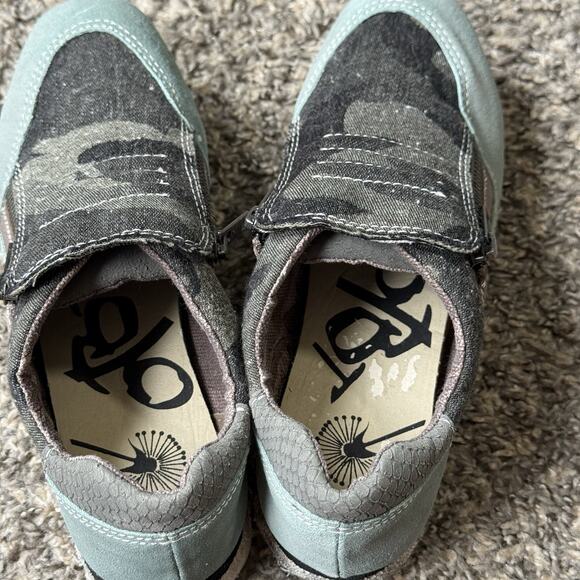 OTBT Sewell 6.5 M Sneakers Shoe Leather Fabric Zip Slip-on Athleisure Camo Blue - Picture 10 of 10